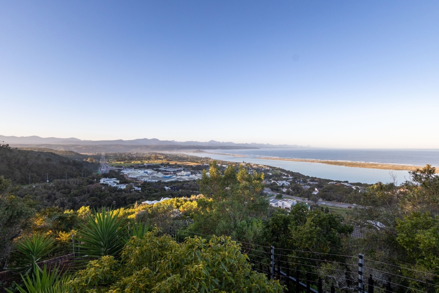 7 Bedroom Property for Sale in Bowtie Western Cape